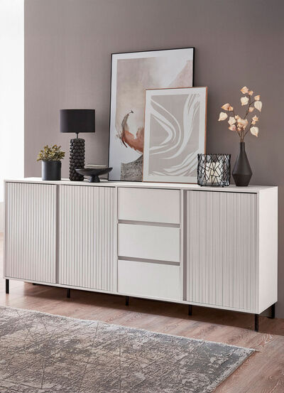Sideboard mit aufwendiger Rillenfront 