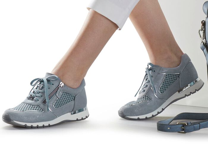 Caprice, schicke Damen-Sneaker, Weite H, mit herausnehmbarem Fu&szlig;bett JEANS