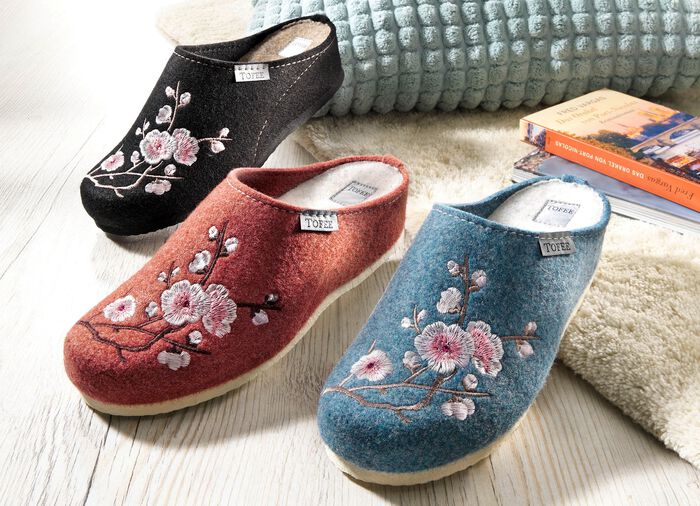 Hausschuh mit Stickerei 