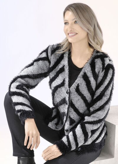 Strickjacke mit haarigem Effektgarn 