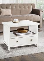 Teilmassiver Tisch mit Metallgriffen 